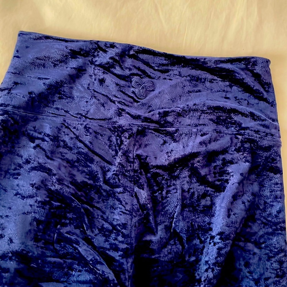 TNA blue atmosphere velvet leggings. Size small